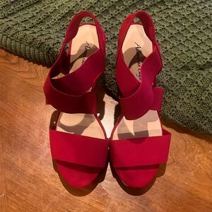 ✨👟✨ Red American Eagle Wedged Heels ✨👟✨